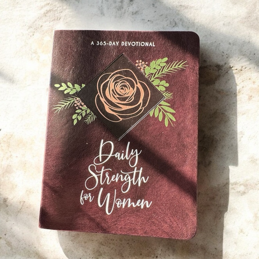 Daily Strength for Women Devotional Book NWT